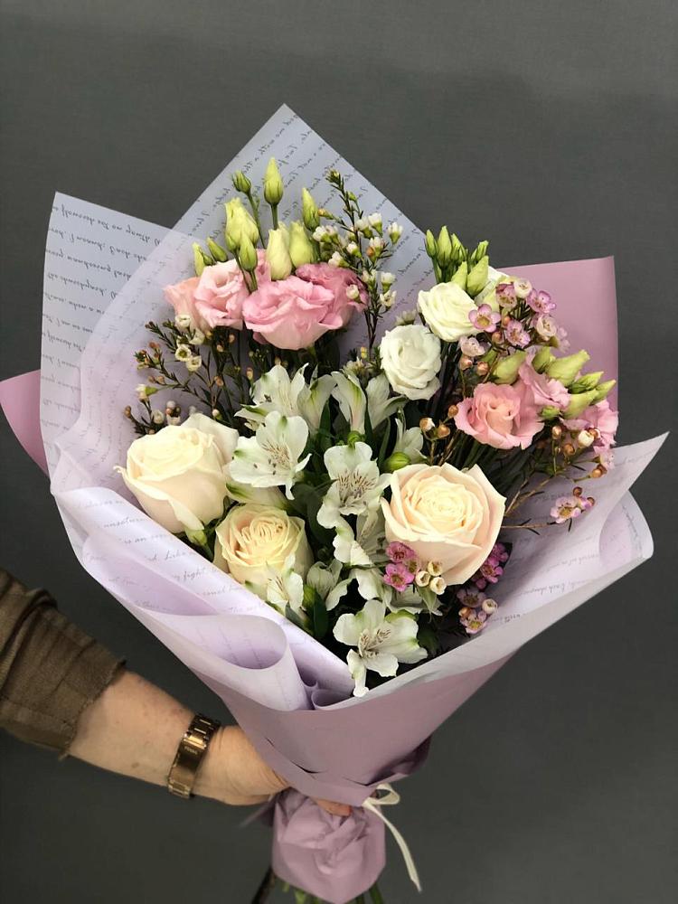 Букет цветов из: Альстромерии, Розы и Лизиантусы в Восточном Ставропольского края