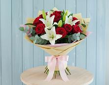 Букет цветов из:  Лилии и Розы в Восточном Ставропольского края