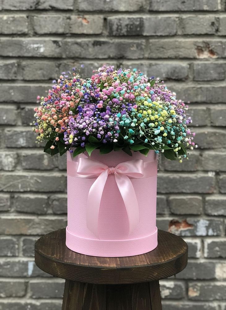 Цветочная композиция из Гипсофила и Розы в шляпной коробке в Восточном Ставропольского края