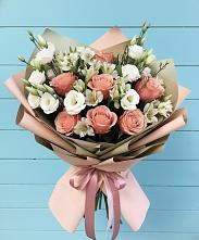 Букет цветов из:  Розы, Альстромерии и Лизиантусы в Восточном Ставропольского края