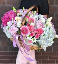Цветочная композиция из Розы, Хризантемы, Пионы и Лизиантусы в корзине #REPLACE_PRED# Восточном Ставропольского края