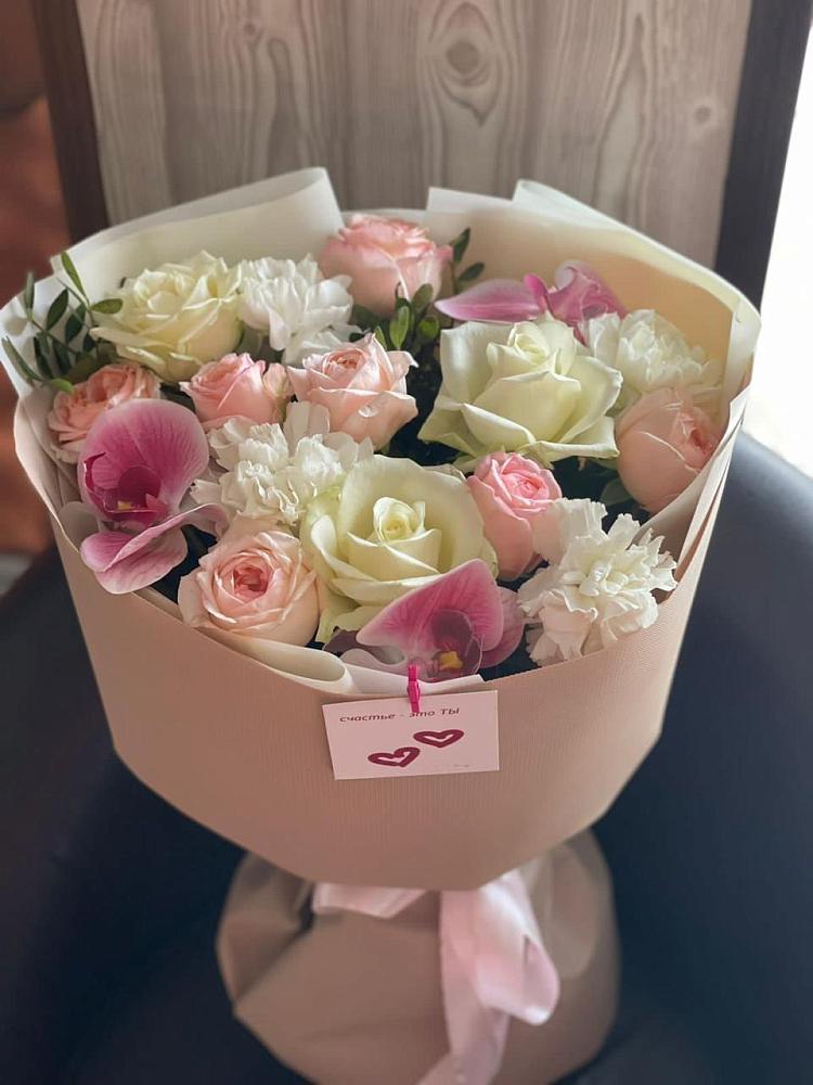 Букет цветов из: Орхидеи, Розы и Гвоздики в Восточном Ставропольского края