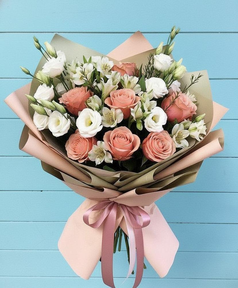 Букет цветов из: Розы, Альстромерии и Лизиантусы в Восточном Ставропольского края