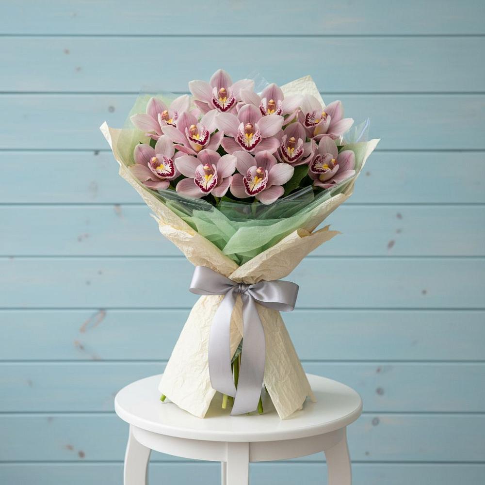 Букет цветов из: Орхидеи и Розы в Восточном Ставропольского края