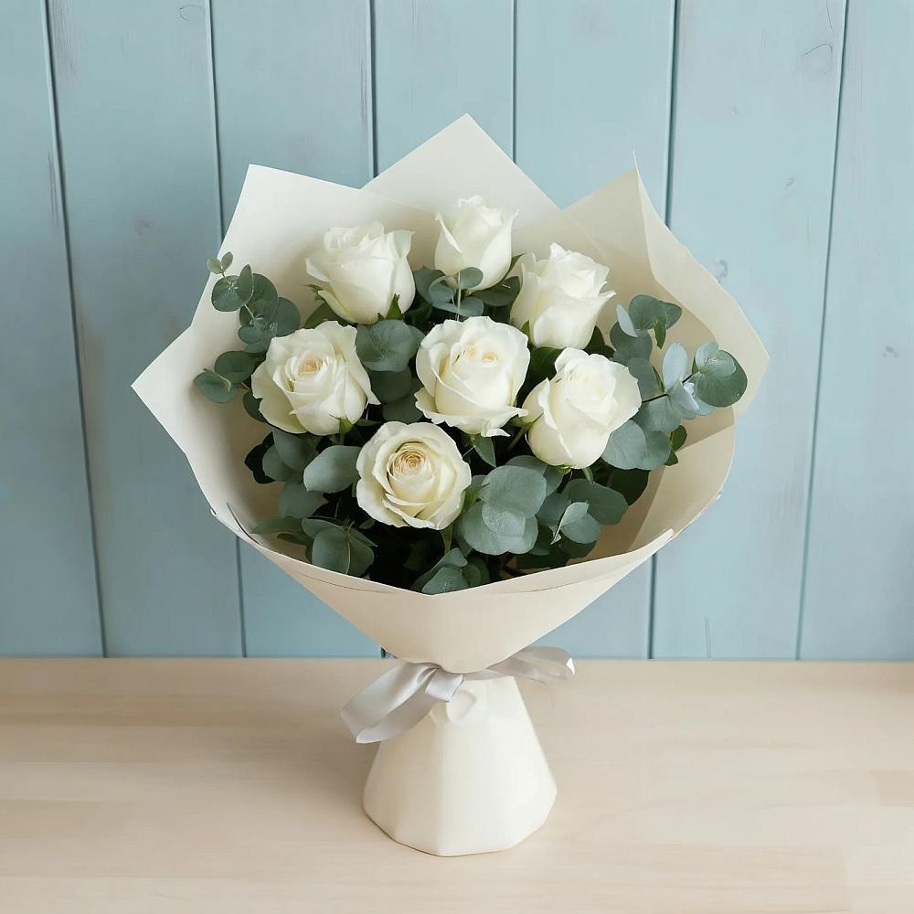 Букет Белые розы в Эвкалипте в Восточном Ставропольского края