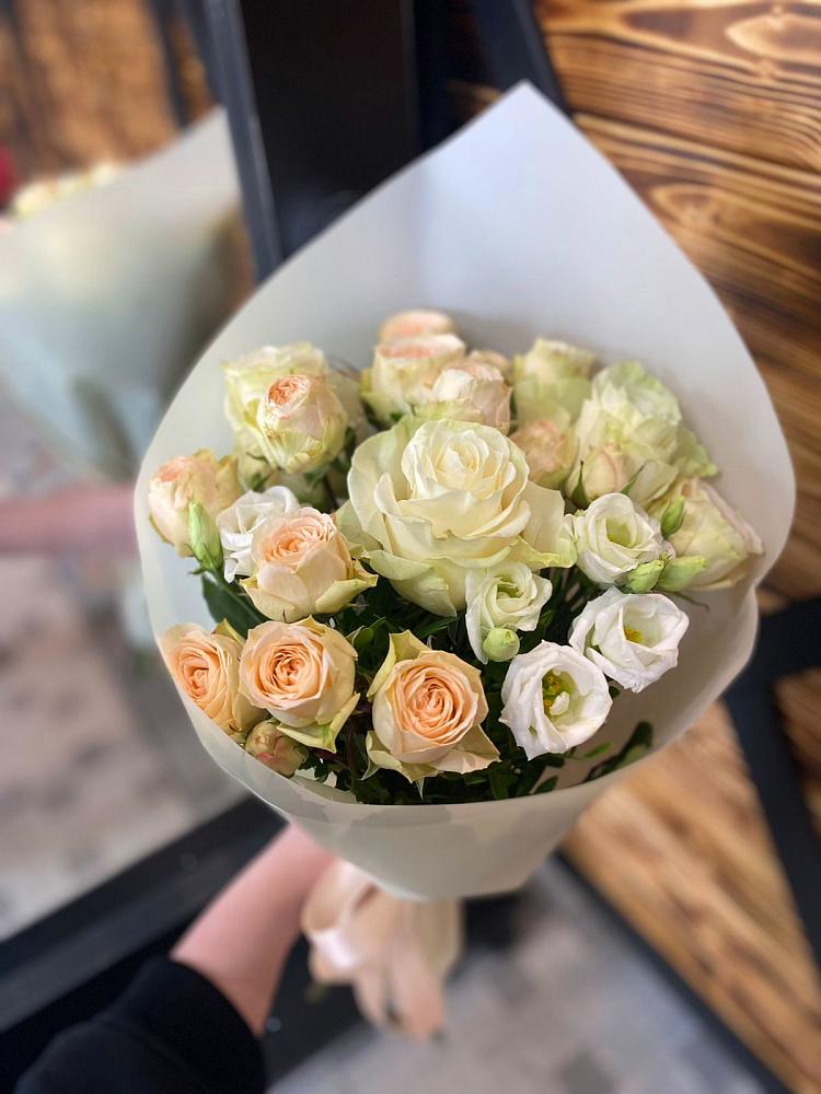 Букет цветов из: Розы и Лизиантусы в Восточном Ставропольского края